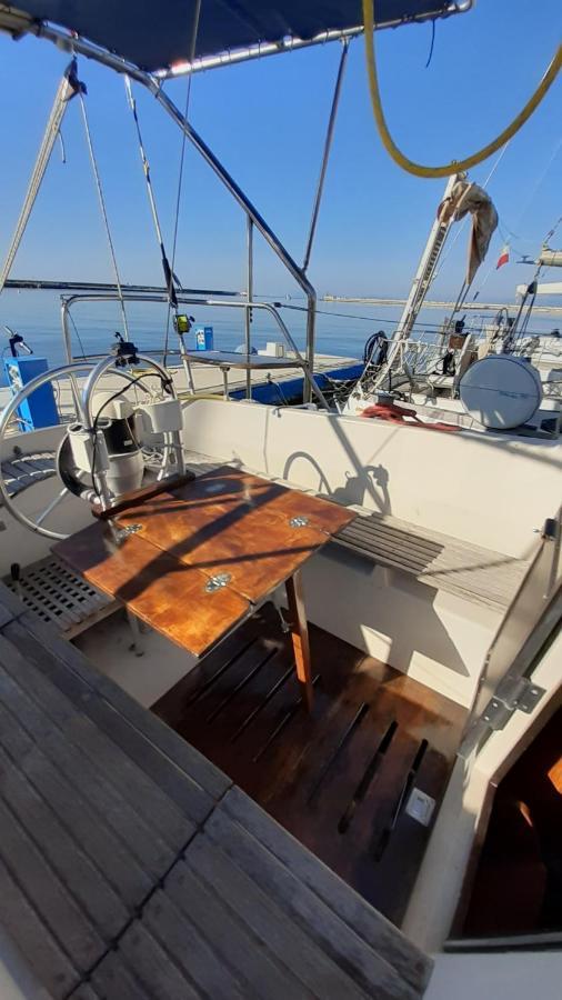 Bed & Boat Brezza Del Mare Hotel Viareggio Exterior foto